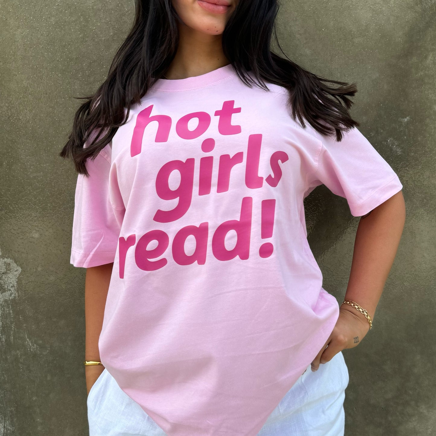 Hot Girls Read!